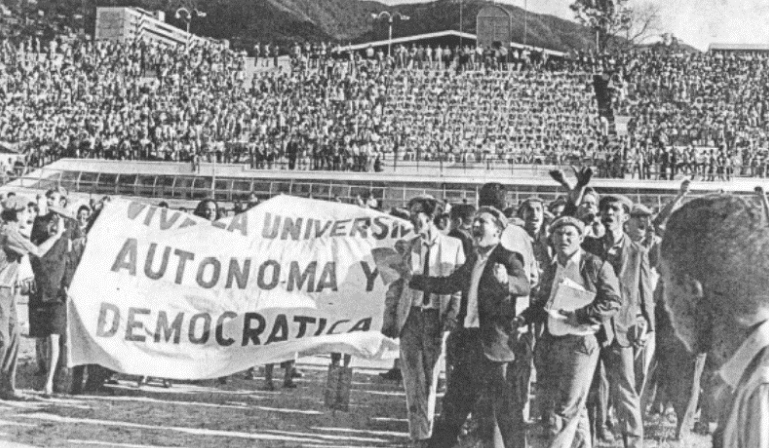 El 21 de noviembre se conmemora el Día del Estudiante Universitario en Venezuela, recordando la valentía de los jóvenes de la UCV y la UCAB.
