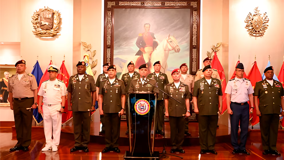 La alta cúpula militar respaldando a Nicolás maduro antes que el CNE haya publicado resultados fiables y definitivos