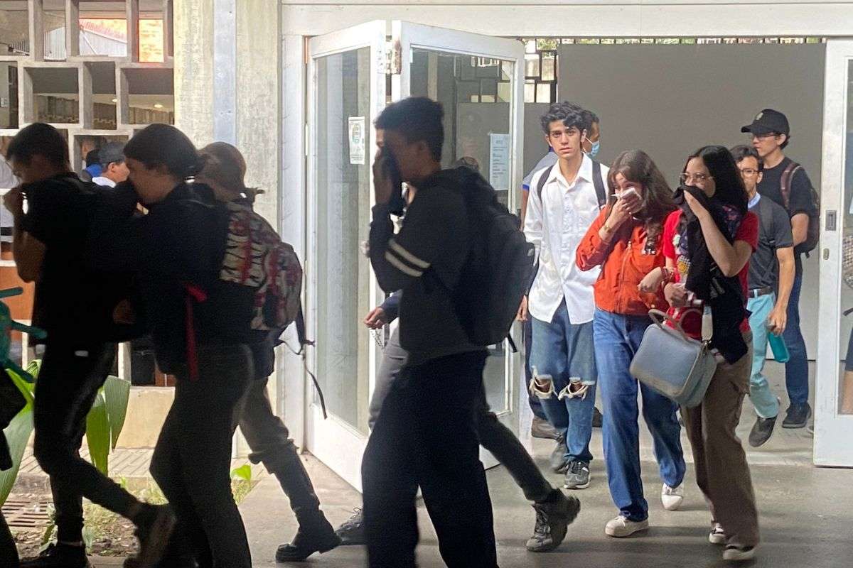 Violencia irrumpe en elecciones estudiantiles de la UCV: Lanzan bombas lacrimógenas