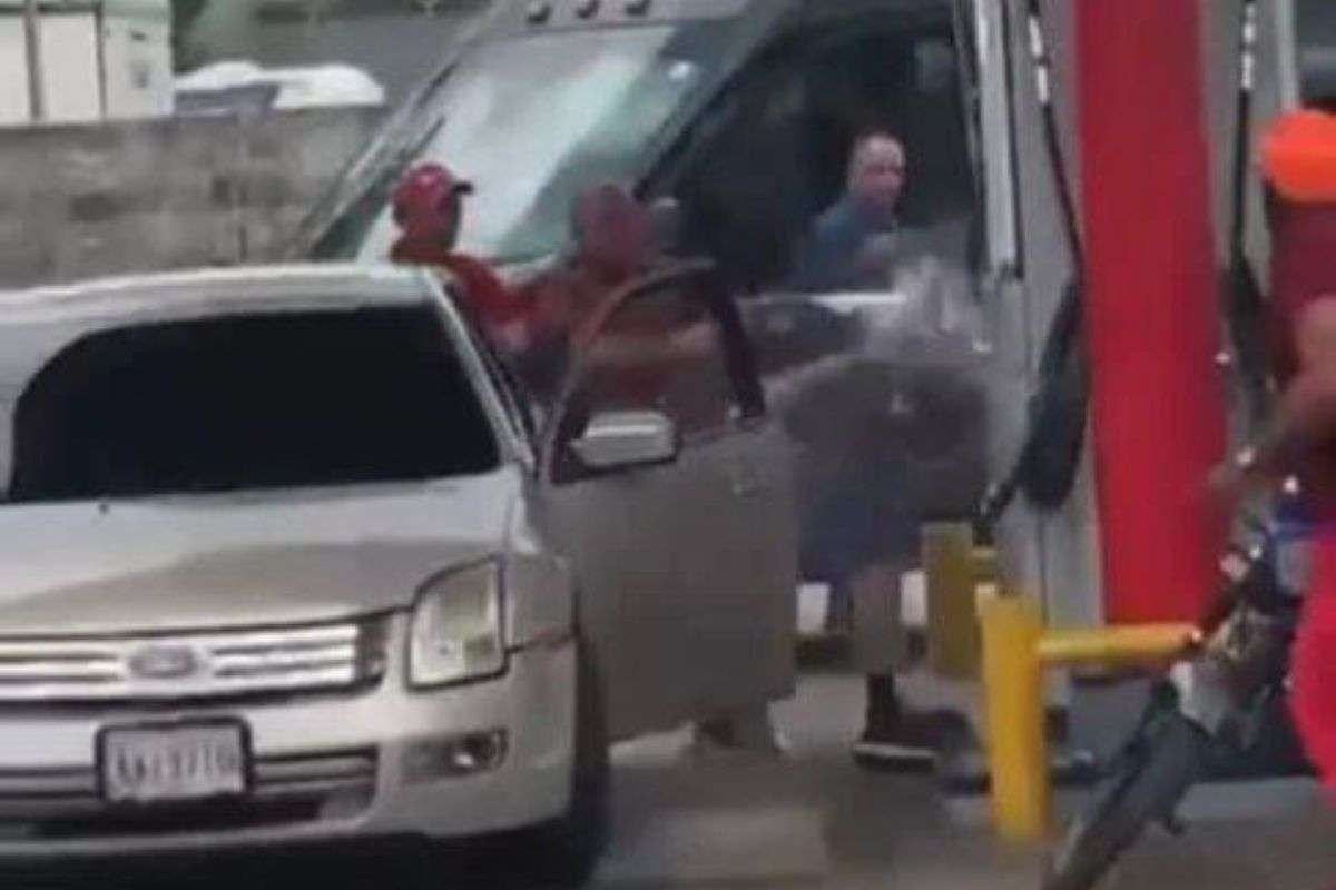 Maturín | Agresión con gasolina termina en peligrosa confrontación +Video
