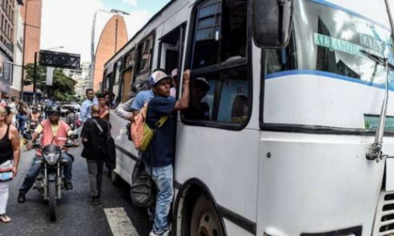 Transportistas Fontur anuncia créditos bancarios para transportistas ante quejas por el costo de repuestos y pasajes