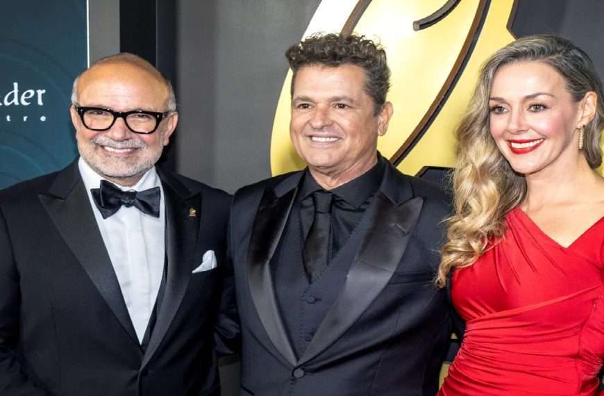 Carlos Vives coronado Persona del Año en los Latin Grammy. Celebró la noche más importante de su carrera junto a su familia y colegas, como Rubén Blades, Juan Luis Guerra, Gloria y Emilio Estefan, Alejandro Sanz y Arturo Sandoval