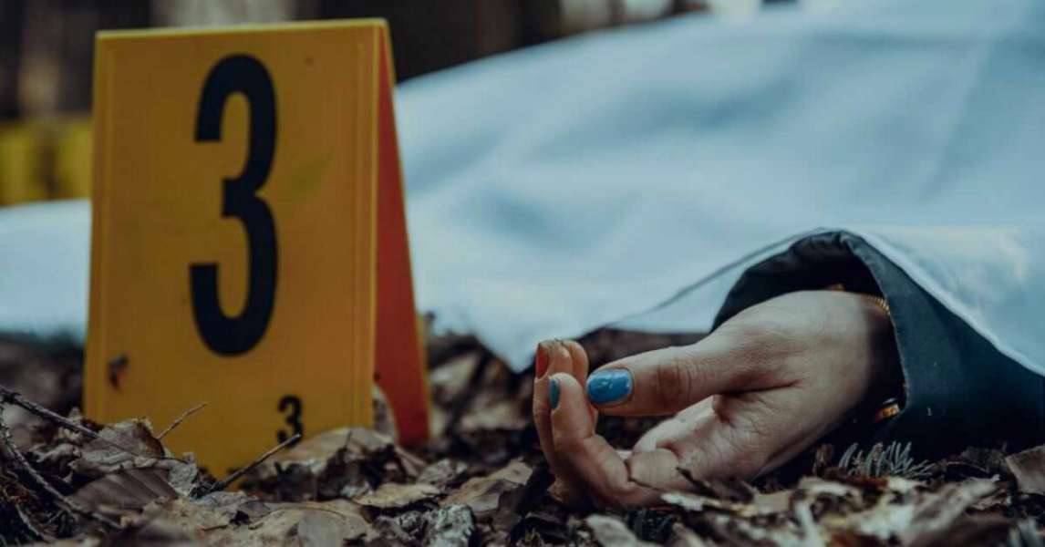 El horrendo hallazgo del cuerpo de Naomi Alejandra Marchena Rodríguez, una joven de 19 años, ha sacudido a la comunidad de Cota 905 en Caracas.