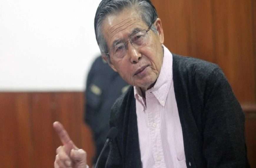 Pretendía ser candidato presidencial para el 2026, pero el destino le tenía otra suerte; el pasado 11 de septiembre partió de este plano sin poder tener ninguna otra aspiración política y sin pagar sus culpas. Alberto Fujimori, el exdictador peruano, quien marcó un antes y un después en la historia de ese país suramericano, dejó más de 13 procesos penales pendientes; entre ellos el caso de la esterilización forzada de más de 200 mil peruanos (mujeres y hombres), según cifras del Ministerio de Salud del Perú.