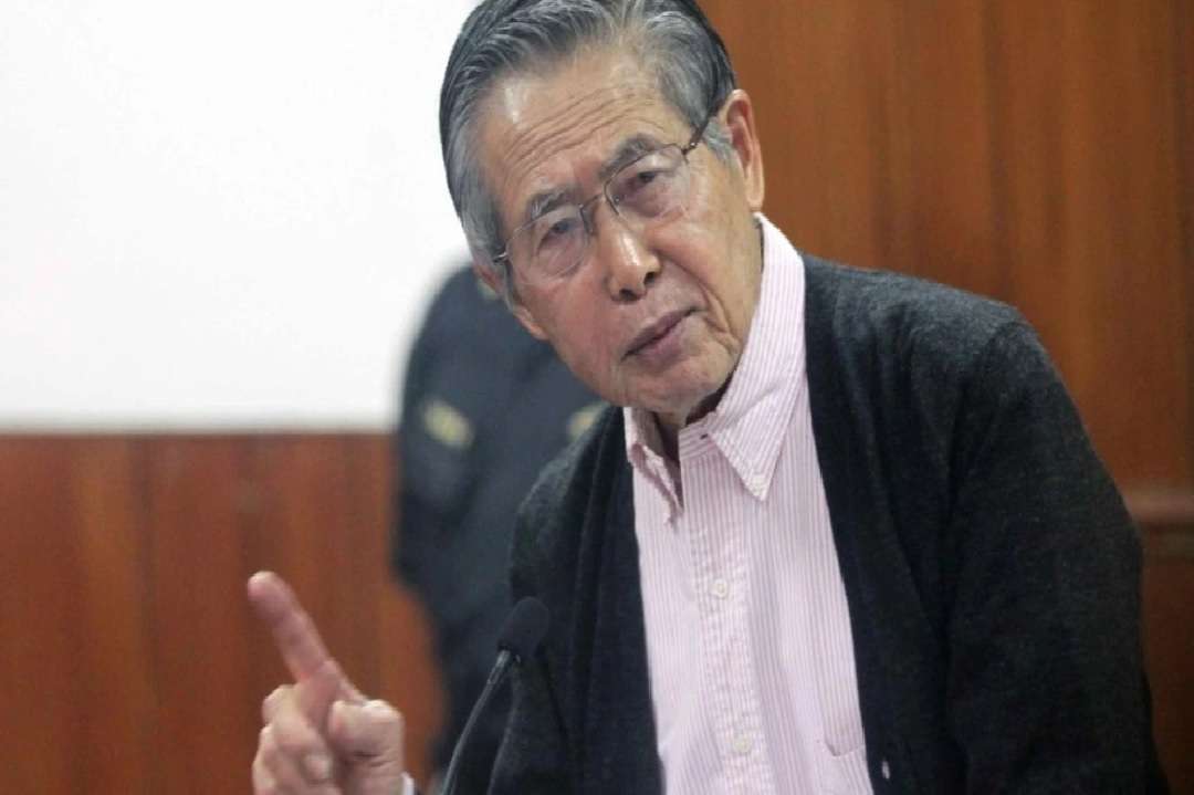Pretendía ser candidato presidencial para el 2026, pero el destino le tenía otra suerte; el pasado 11 de septiembre partió de este plano sin poder tener ninguna otra aspiración política y sin pagar sus culpas. Alberto Fujimori, el exdictador peruano, quien marcó un antes y un después en la historia de ese país suramericano, dejó más de 13 procesos penales pendientes; entre ellos el caso de la esterilización forzada de más de 200 mil peruanos (mujeres y hombres), según cifras del Ministerio de Salud del Perú.