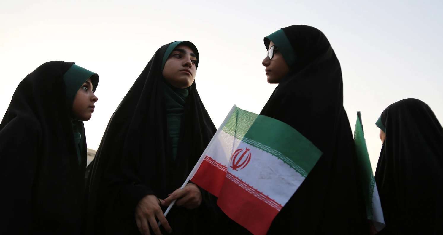 Activistas de derechos humanos consideraron la noticia como “escalofriante” y advirtieron por el aumento de la persecución en el país En medio de los esfuerzos del régimen por imponer el uso estricto del hiyab en las mujeres, Irán se prepara para abrir su primera “clínica de tratamiento" para quienes se nieguen a cumplir con el código de vestimenta.