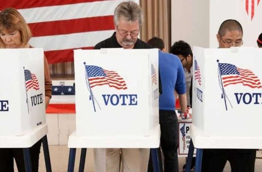 El triunfo de la presidencia de los Estados Unidos de América por parte de Donald Trump, representa para la sociedad norteamericana un dilema ético entre un comportamiento virtuoso, atado a la concepción general de decencia, o la relativización moral y ética de la actualidad