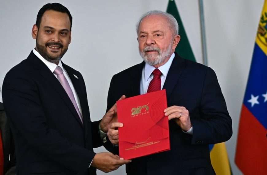 El embajador de Venezuela ha anunciado su regreso a Brasilia en las próximas horas. Este retorno se produce después de su convocatoria