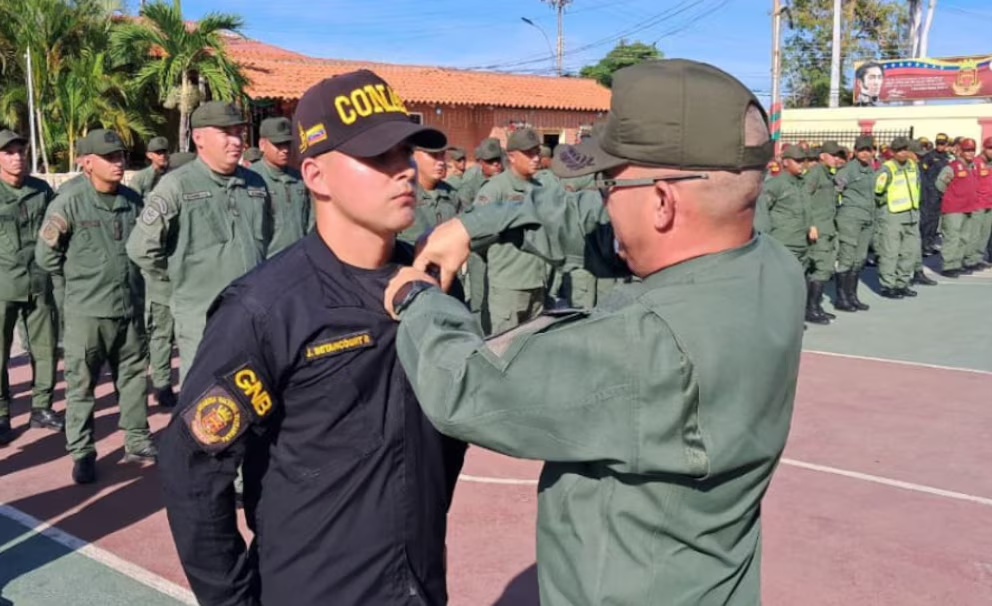 Oficiales del comando Antiextorsión y secuestro