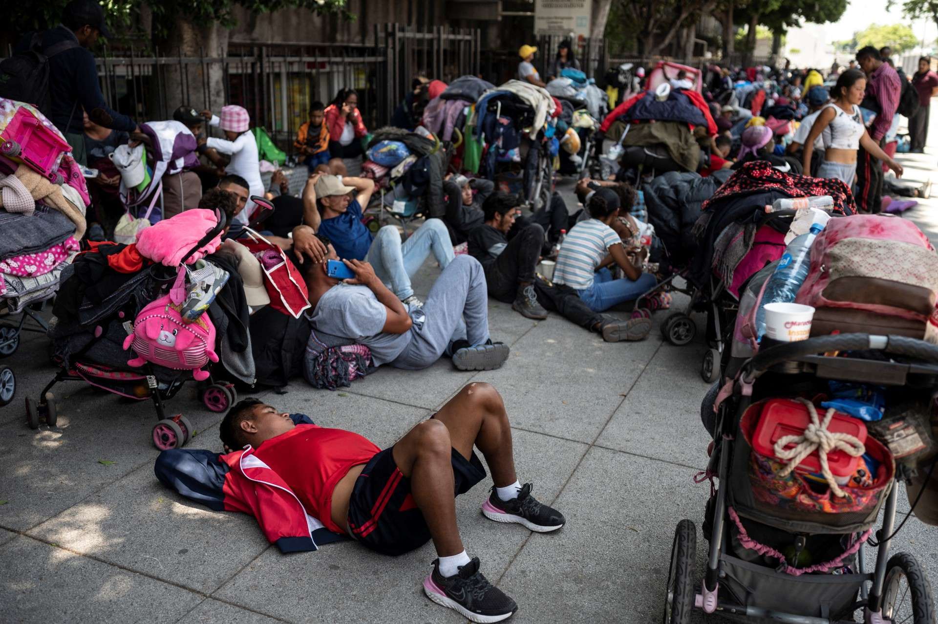 Más de 4,5 millones de migrantes venezolanos se regularizaron en Latinoamérica (Photo by Yuri CORTEZ / AFP)