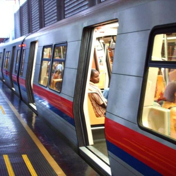 La directiva del Metro de Los Teques ha lanzado la nueva tarjeta SUVE, disponible en tres modalidades: Amarilla, Azul y Roja