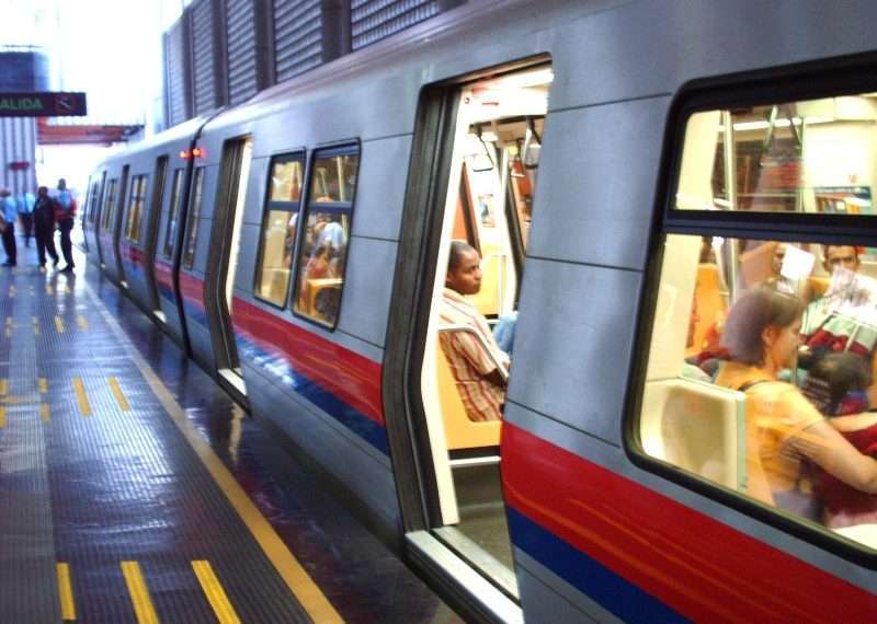 La directiva del Metro de Los Teques ha lanzado la nueva tarjeta SUVE, disponible en tres modalidades: Amarilla, Azul y Roja