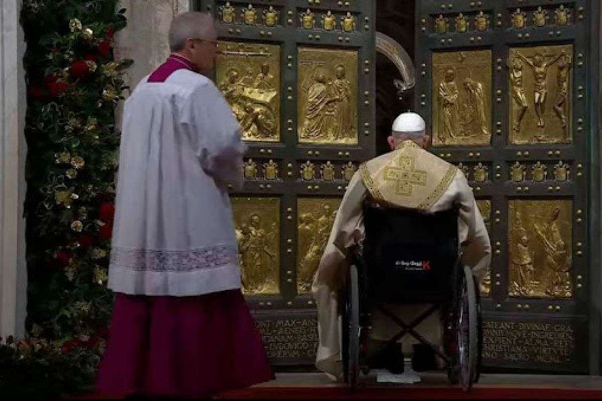 Papa Francisco da inicio al Jubileo Ordinario 2025 con la apertura de la Puerta Santa