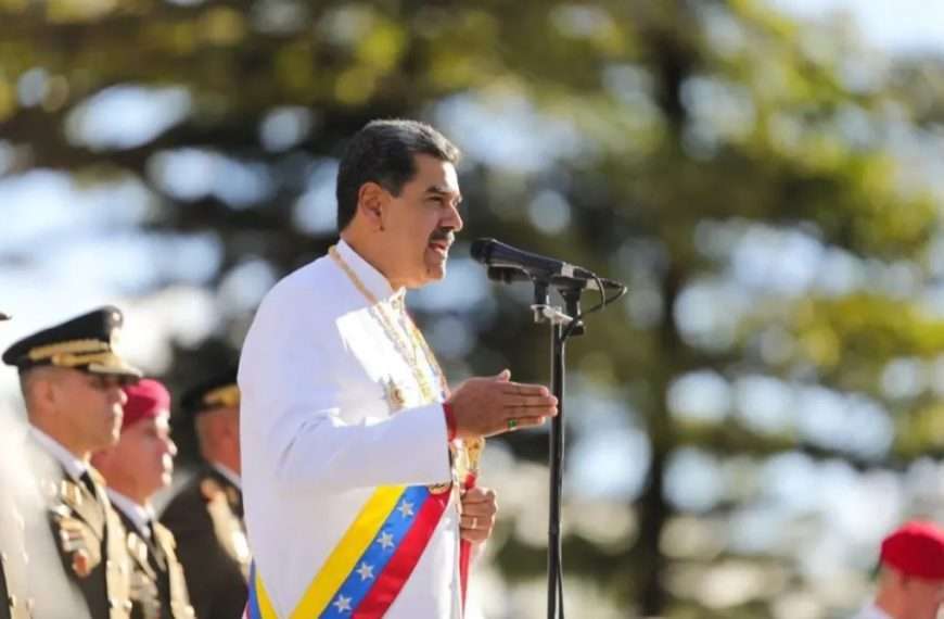 Tras la caída del régimen en Siria, Maduro advierte: “no se equivoquen jamás”