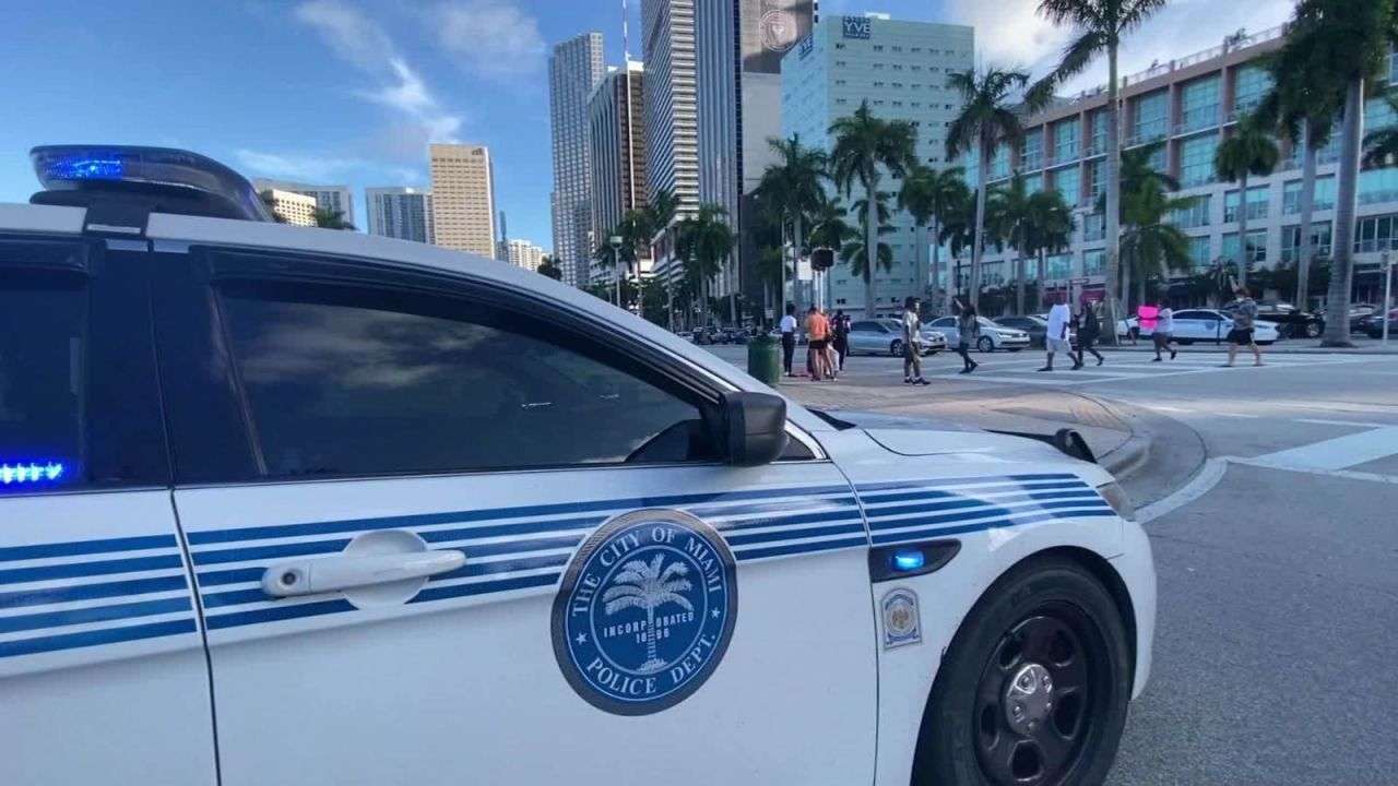 Cinco venezolanos acusados de asaltar a turista en Miami y de disparar contra un policía