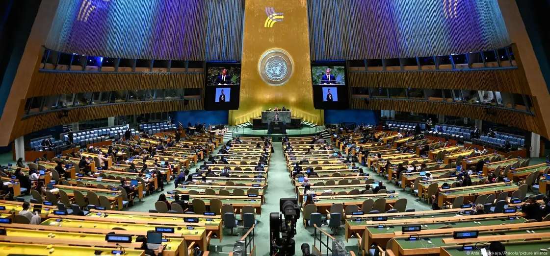 La Asamblea General de Naciones Unidas pidió este martes (03.12.2024) a Israel que se retire de los territorios ocupados y abogó por la creación de un Estado palestino, al convocar una conferencia mundial en junio para impulsar una solución de dos estados.