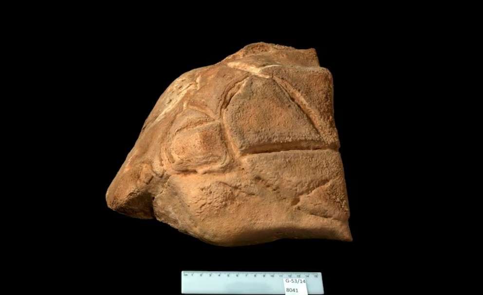 En lo profundo de una cueva en la región de Galilea, un equipo de científicos descubrió una figura tallada que arroja nueva luz sobre las prácticas espirituales de los Paleolíticos