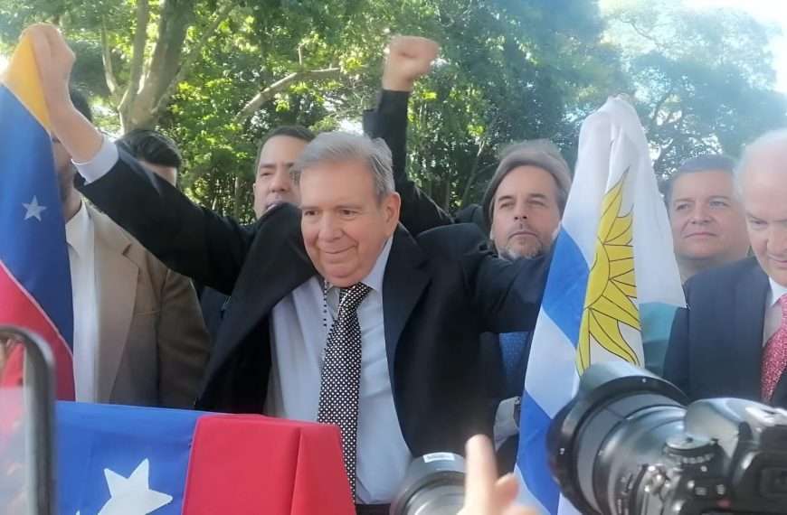 Edmundo González en Uruguay
