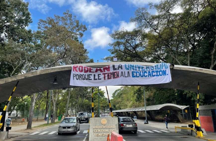 Estudiantes de la UCV rechazan presencia policial: “rodean la Universidad porque le temen a la educación”