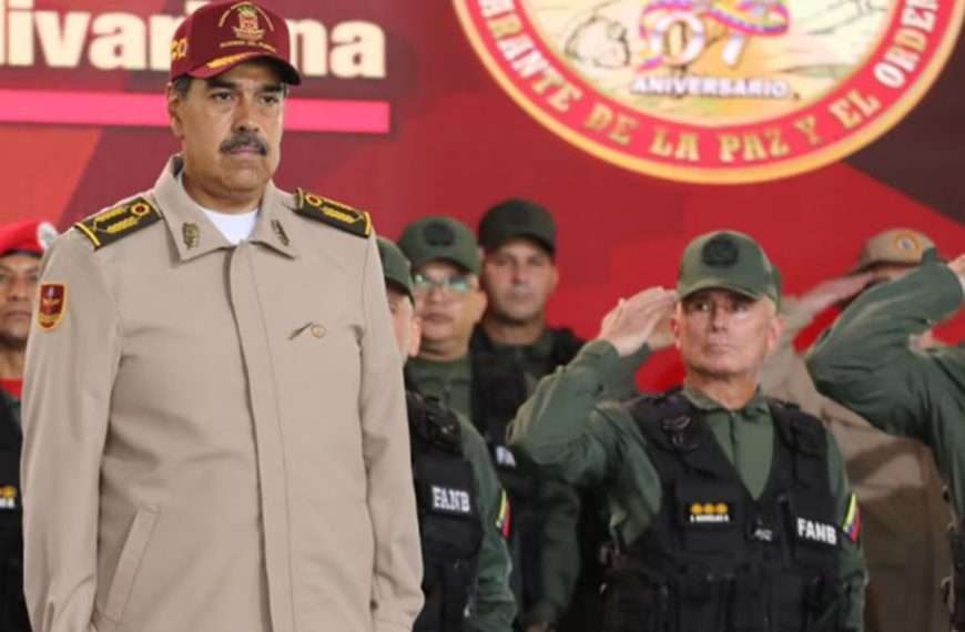 Sebastiana Barráez | Ofrecen combustible y lanzan amenazas: Nicolás Maduro pretende mantener a los colectivos de motorizados en la calle