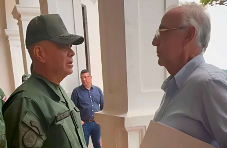 Sebastiana Barráez | La reunión de los ministros de Defensa de Venezuela y Colombia incluyó a quien ampara al ELN en la frontera
