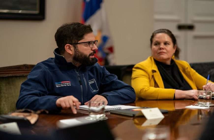 Tras las criticas transversales el mandatario sacó esta jornada a la ministra de Bienes Nacionales, Marcela Sandoval