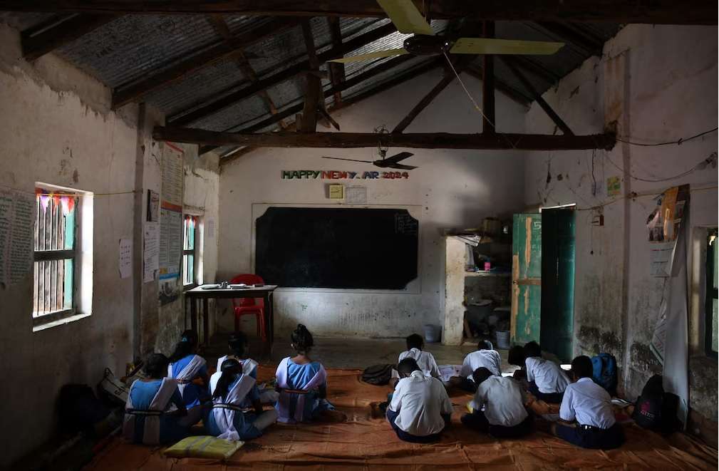 Miles de idiomas están en peligro de extinción, llevando consigo historias y conocimientos únicos. Comunidades y activistas luchan por preservar su legado cultural en un mundo cada vez más globalizado