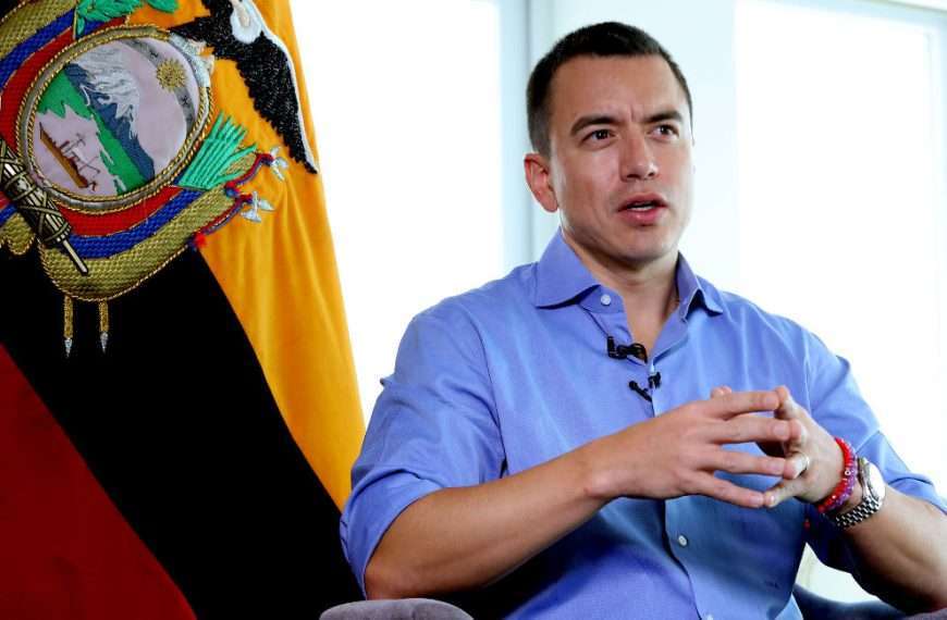 Controversia en Ecuador: presidente delega poderes en medio de acusaciones de golpe de Estado