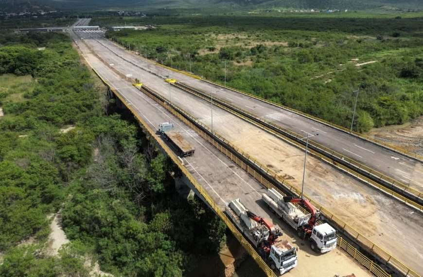 El gobernador del estado Táchira, Freddy Bernal, dijo tener información de planes para perturbar la paz. La medida se tomó a horas de la jura ilegítima del chavista y en medio de un clima de tensión