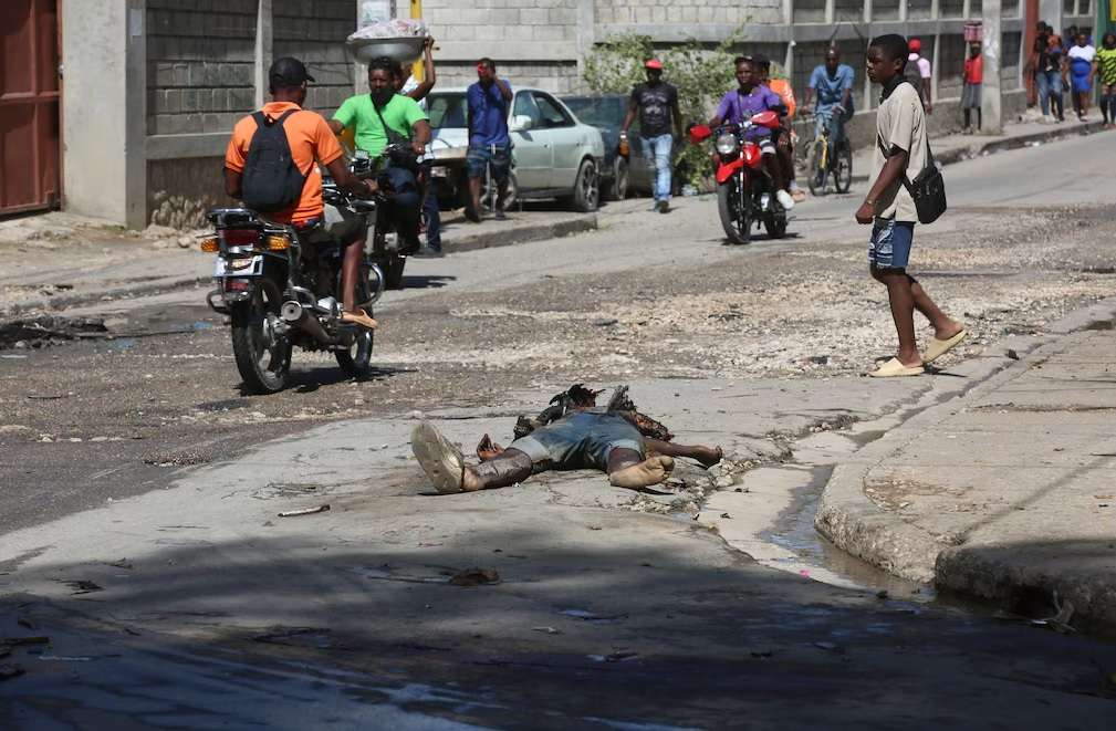 Las pandillas y el colapso social devastaron al país, dejando miles de muertos, desplazados y una infraestructura al borde de la destrucción total