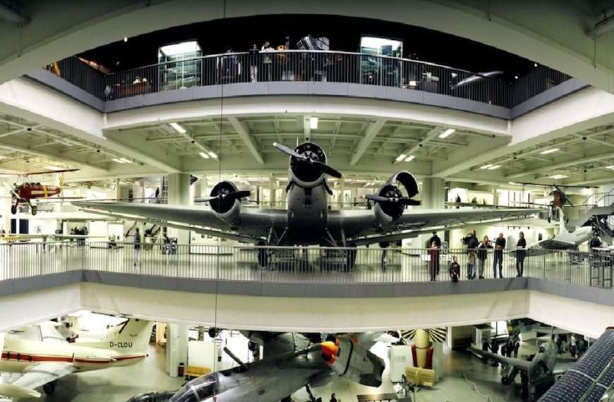 El emblemático Deutsches Museum quitó un panel que contenía la imagen del fundador de SpaceX de la galería de “Astronáutica” tras su controversial gesto con un brazo durante el acto de investidura de Donald Trump