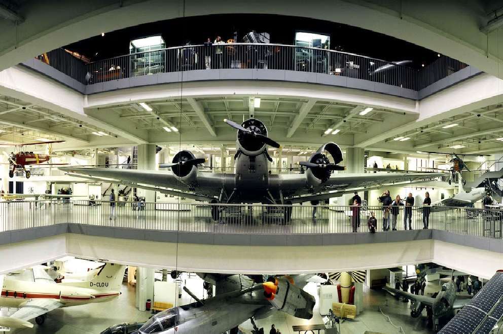 El emblemático Deutsches Museum quitó un panel que contenía la imagen del fundador de SpaceX de la galería de “Astronáutica” tras su controversial gesto con un brazo durante el acto de investidura de Donald Trump
