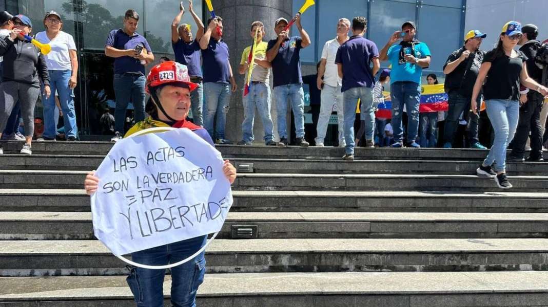 Mientras tanto la tensin entre Caracas y Buenos Aires aumenta La detencin del gendarme argentino Nahuel Gallo utilizado como herramienta de negociacin por el rgimen aade un elemento ms a esta compleja situacin