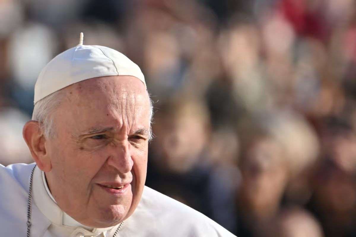 El papa Francisco enfrenta nueva crisis de salud en Roma