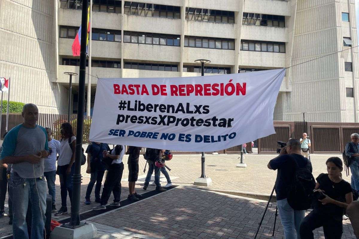 Libertad a medias | Excarcelados enfrentan odisea para cumplir medidas cautelares en Caracas