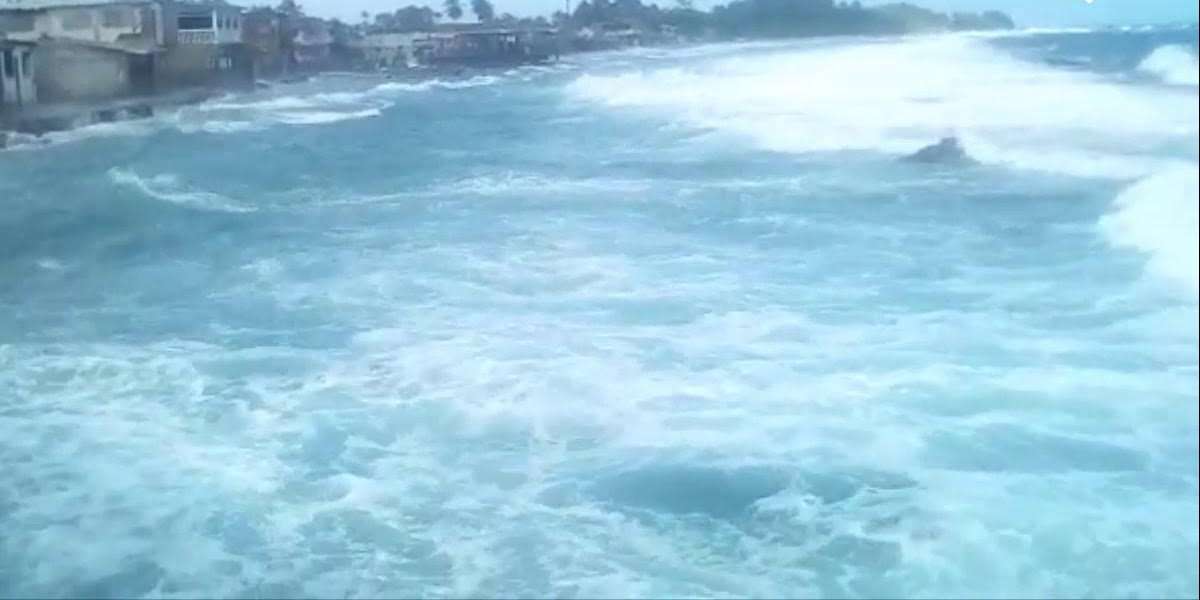 Restringen acceso a playas en Puerto Cabello por fuerte oleaje este #14Feb