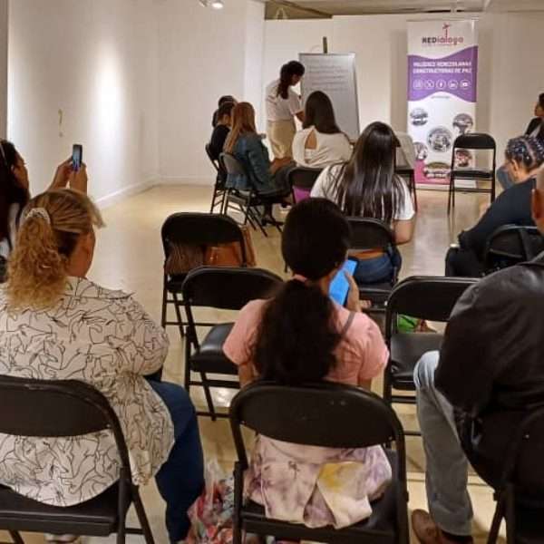 Mujeres convocadas por Rediálogo se tomaron un “café despolarizado” para construir una agenda común