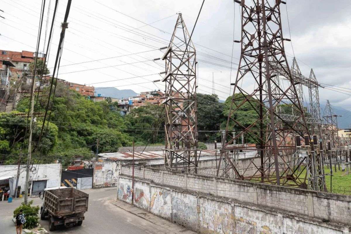 Apagón eléctrico golpea ocho estados este domingo 9Mar