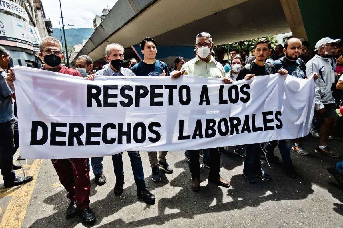 Ingresos laborales en Venezuela se desploman 86 %