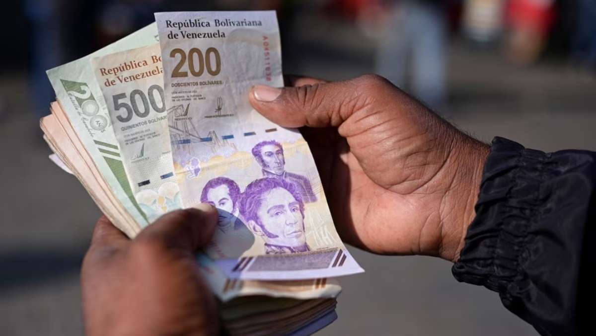 El bolívar pierde 61,6 % de su valor durante el primer cuatrimestre de 2026