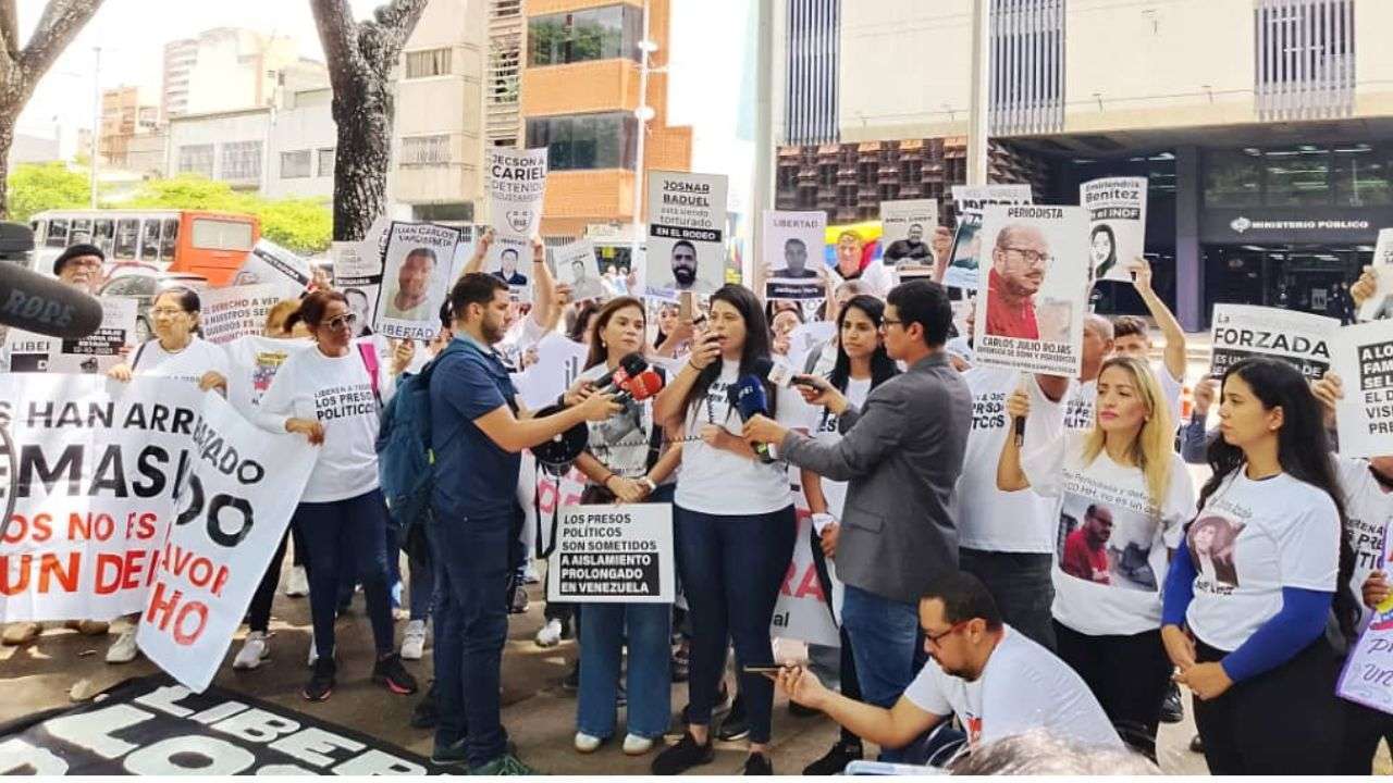 Familiares de presos políticos fiscalí