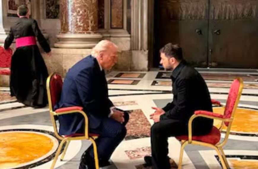 Trump y Zelensky mantienen encuentro en Roma antes de la misa por el Papa Francisco