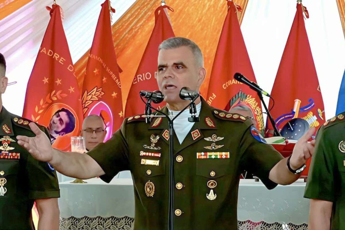 Sebastiana Barráez | La plegaria del ministro de Defensa venezolano: que los militares crean en Dios para no sentirse “más poderosos que otros”