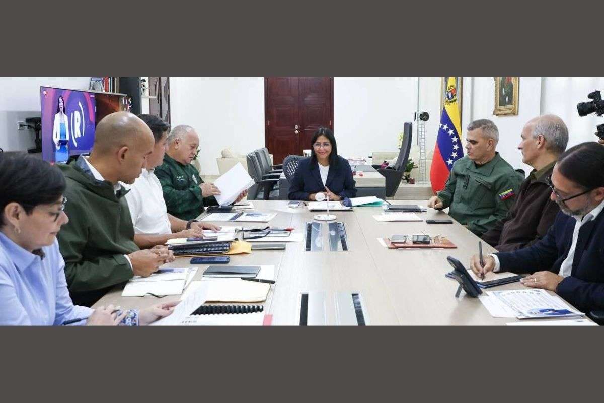 Administración de Maduro extiende horario reducido en sector público por 2 semanas