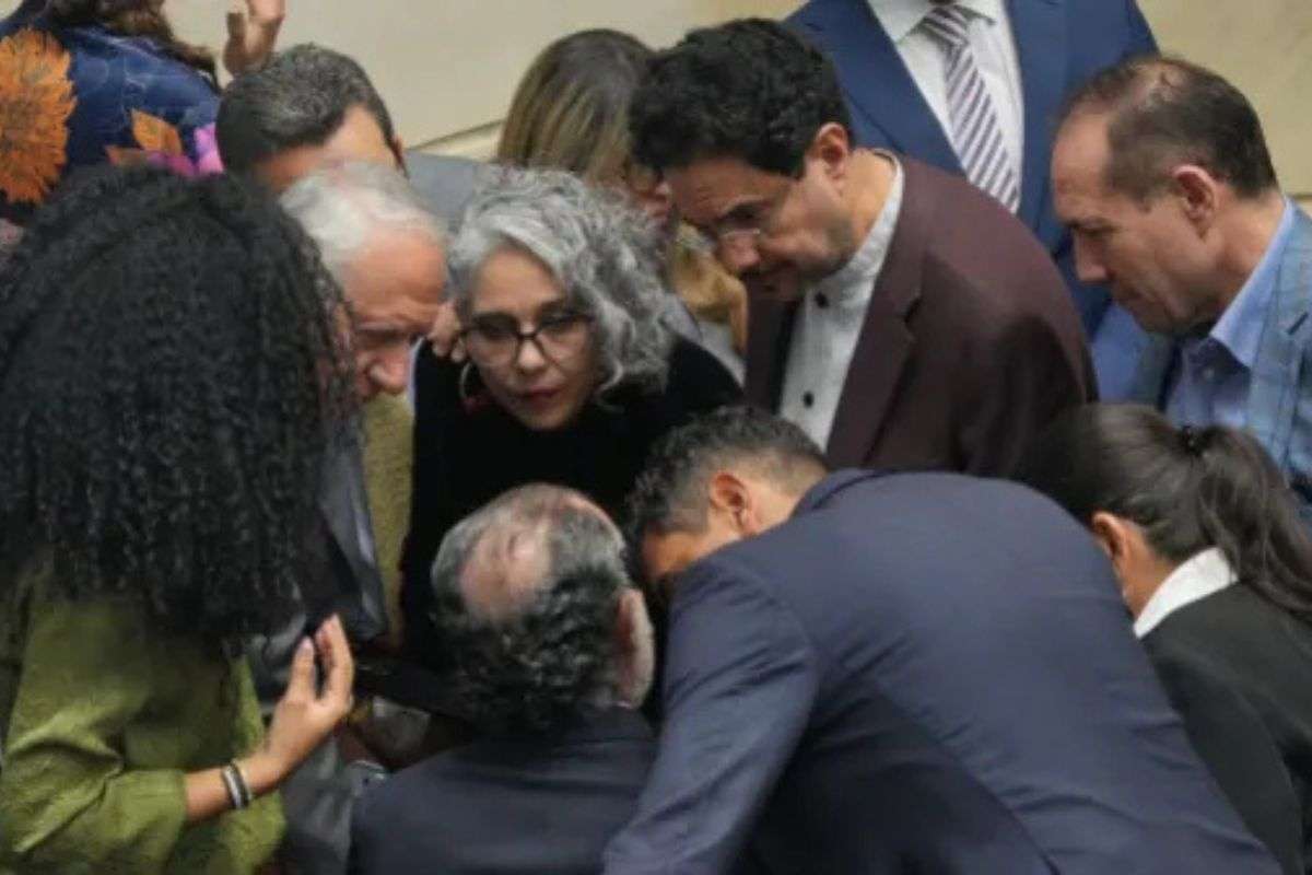 Senado de Colombia frena Consulta Popular de Gustavo Petro