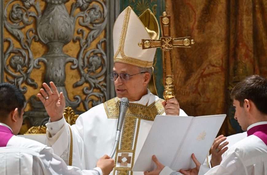 Papa León XIV inauguró su pontificado con misa en la Plaza San Pedro