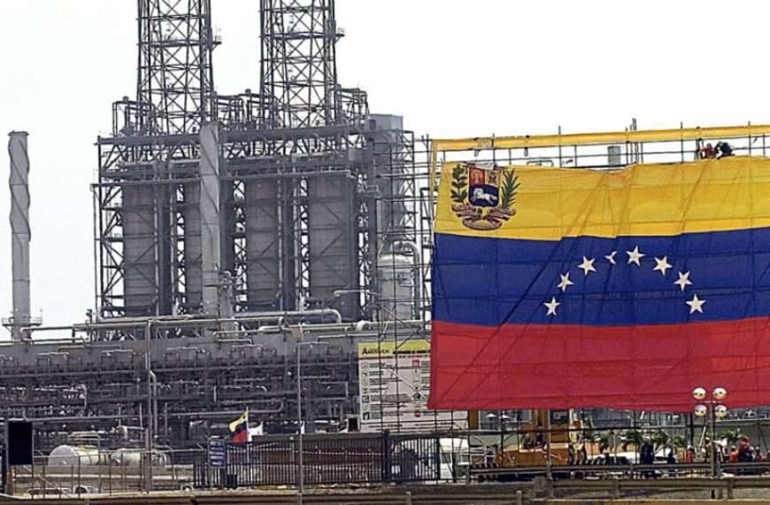 Reporte de producción petrolera de OPEP+ cae en abril con Venezuela a la cabeza