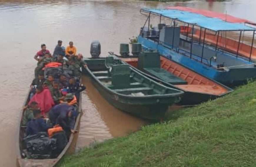 Tragedia en Apure Naufragio electoral deja un muerto y desaparecidos Una embarcación del Plan República naufragó esta mañana en el río Apure, mientras se dirigía a Cabuyare, parroquia Arichuna, mu