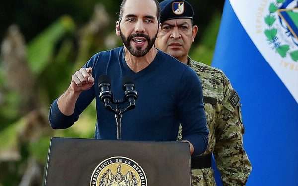 Bukele anuncia "cercos" en grandes ciudades salvadoreÃ±as para "extraer" maras