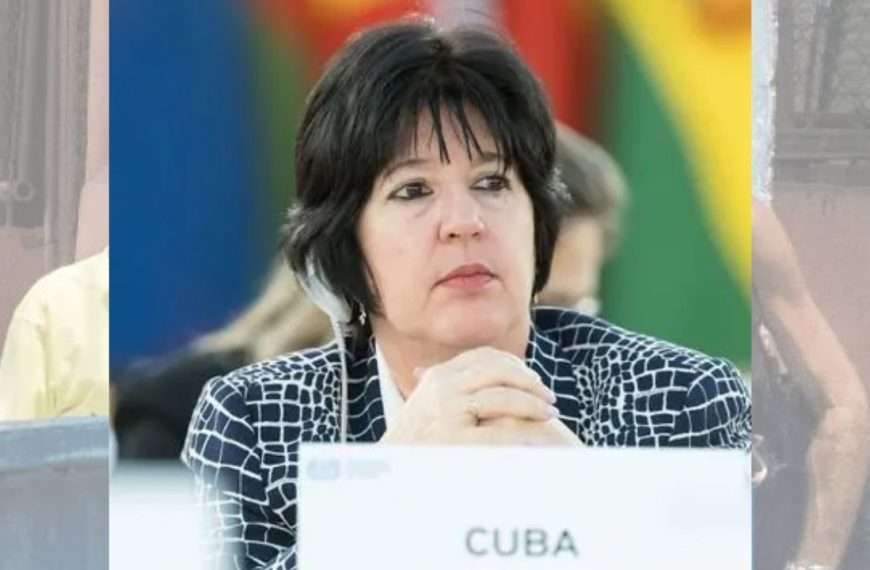 Ministra de CUBA RENUNCIA
